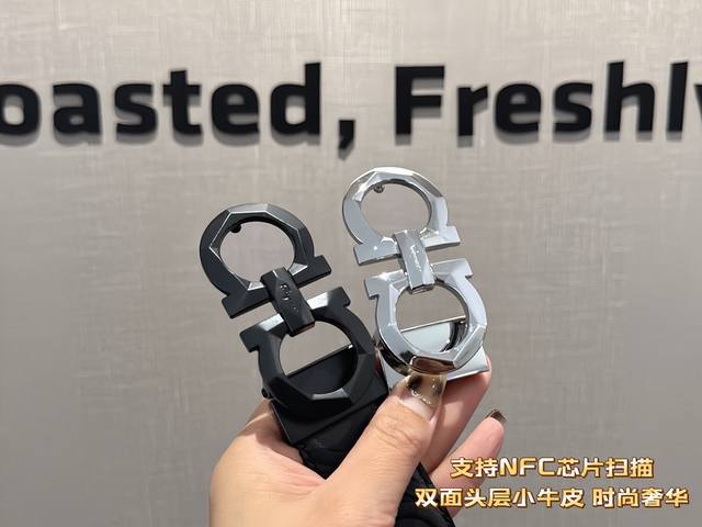 一条带一个扣 一条带两个扣 菲拉格慕男士皮带 一条带了就会发财的腰带 必买ferragamo 菲拉格慕的理由:因为皮带头形状是8，谐音是发腰缠万贯这个理由够充分