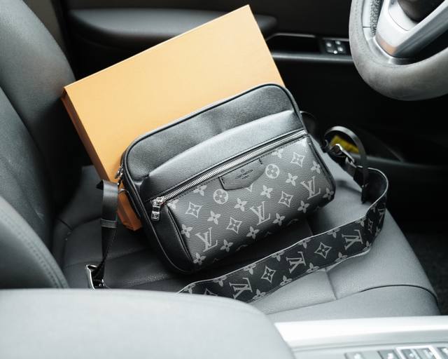 路易威登 官网同步 高版本 斜挎单肩背包 永恒不过时的标志性产品 纯原单牛皮 顶级五金制作 非市面普通版本 今年lv最爱的款 全部实拍 实用性非常高 完全不用担