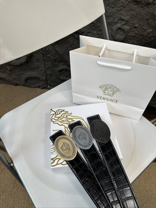 升级版 范思哲！ ！高版本！ 腰带 嘿哈 原单牛皮皮带～热门款 皮带里面最火的啦～质量很好 全套包装！五金绝对不褪色 皮带头和专柜一样的哦～ 配礼盒手提袋发票