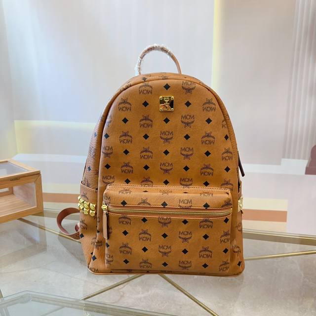 Mcm双肩背包到货啦 M C M 22024款韩国专柜新款双肩包青岛原单代工品质 原版颜色拉头！专柜同材质 原版ykk拉头拉链 专柜原装定制 防尘袋 韩国乐天免