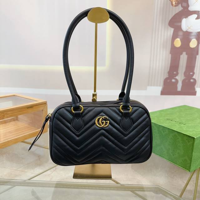 折叠礼盒包装 Gucci 新款 保龄球 腋下包 Marmont 系列新品 皮质超赞 尺寸25Cm. Qy