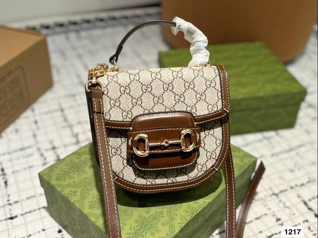 配盒子 Gucci 超火爆 酷奇1955马鞍包 超好看百搭款，满满的复古调，不过时的时尚！尺寸19 17.5