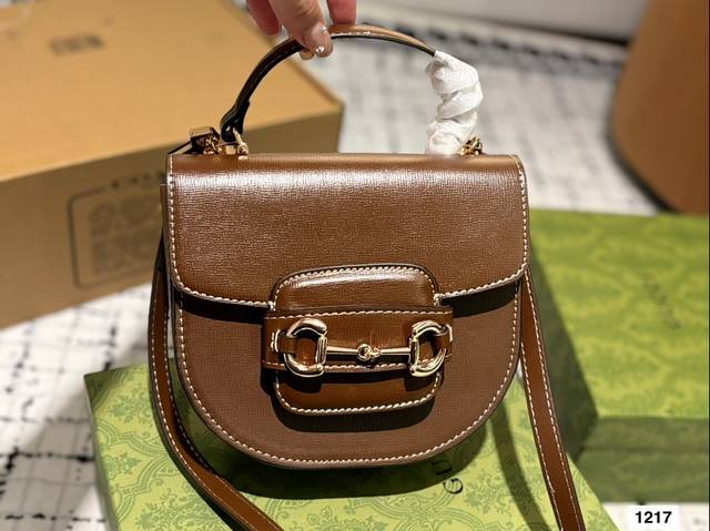 配盒子 Gucci 超火爆 酷奇1955马鞍包 超好看百搭款，满满的复古调，不过时的时尚！尺寸19 17.5