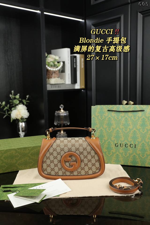 配折叠盒 Gucci古驰 Blondie 单肩斜挎手提包 系列推出全新设计的双 G图案，风格张扬夺目。这款小号手袋采用提手设计，令经典材质焕发出现代气息。型号: