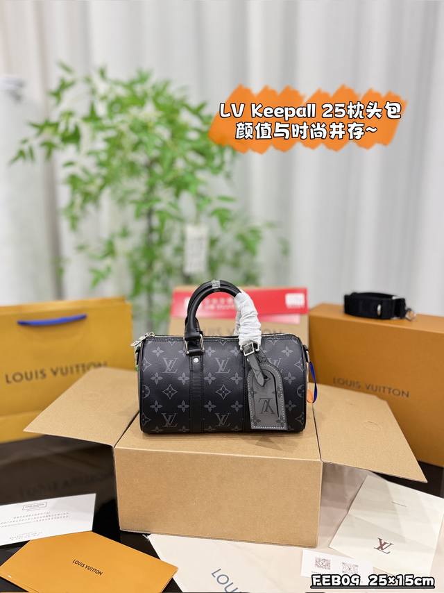 同价 配全套礼盒 Size:25×15 Lv Keepall Bandoulière 25 枕头包芯片版本 单肩斜挎手提包 Keepall 25手袋取 材mon 同价 配全套礼盒 Size:25×15 Lv Keepall Bandoulière 25 枕头包芯片版本 单肩斜挎手提包 Keepall 25手袋取 材mon