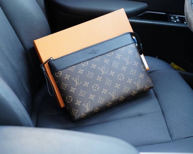 路易威登 官网同步 高版本 手拿包 全球轰抢单品 原单牛皮制作 质感超好 日常出门经典百搭 一眼万年的款式 非市面普通货 贸易公司订单货 配全套包装礼品盒等..