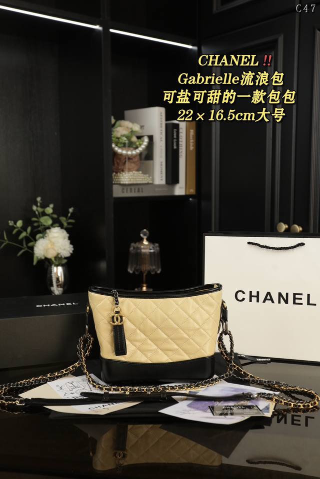 大号 配折叠盒 小号 配折叠盒 Chanel香奈儿 Gabrielle流浪包 系列 单肩斜挎包 一定就是来自chanel的 Gabrielle手袋啦香奈儿 流浪