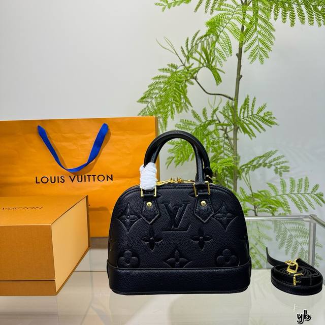 折叠盒 L家alma贝壳包是lv家四大金刚之一，原型来自于1934年由加斯顿威登先生创作的squire Bag旅行袋，最初是为当时的上流人士出行而设计的，所以它