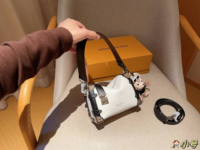 小号配送挂件 Lv路易威登 Louis Vuitton 谷爱凌同款 Trunk秀款软盒子 尺寸18×13×7 礼盒包装