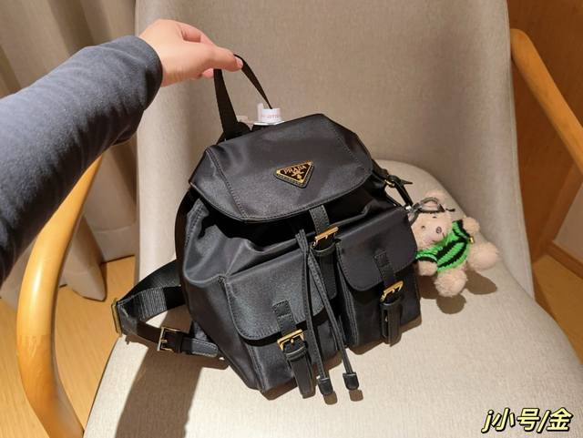 小号 Prada普拉达 Re-Nylon 再生尼龙 防水布双肩包双背背包 尺寸23×27×12