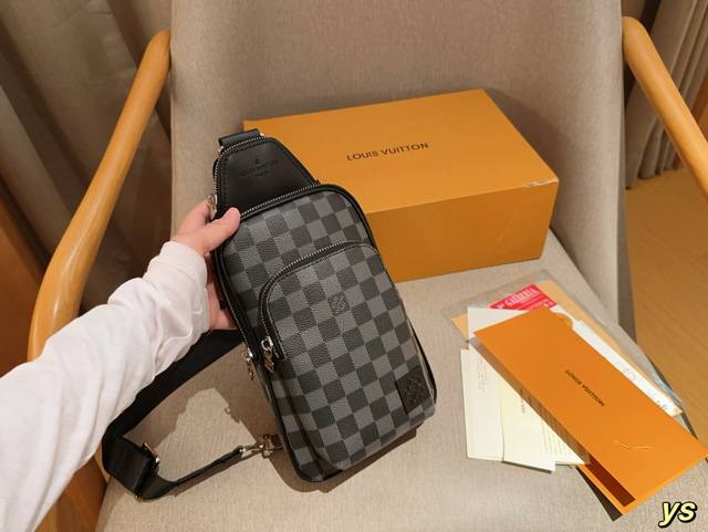 Lv 路易威登 男包 Avenue Pm 经典男士胸包 尺寸16×31×4 礼盒包装