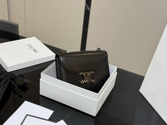 配盒 尺寸：19.16Cm 赛琳 凯旋门！全牛皮 很高端！很高级 很适合四季！