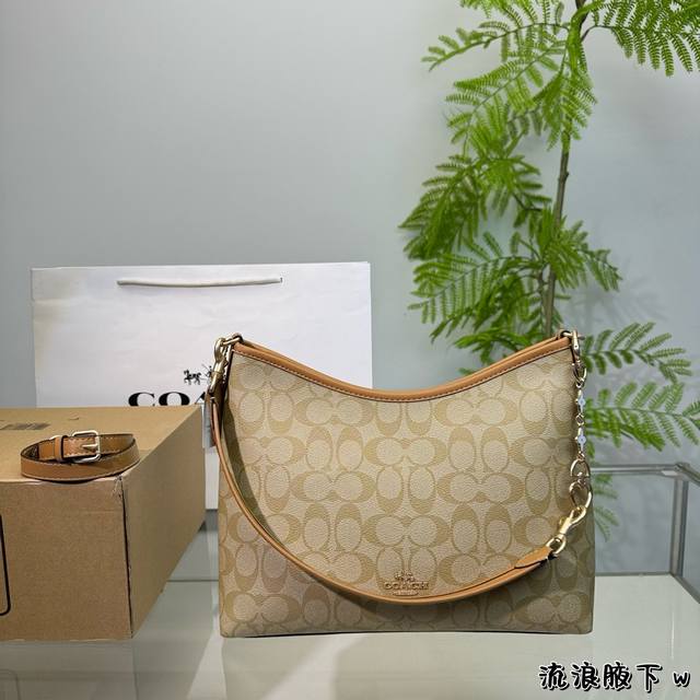 配盒 蔻驰 流浪包 Coach Coach这款流浪包是很高级的老钱风，皮质摸着能感觉到真的蛮好的，整体是老花拼纯色棕黑，日常的话其实根本看不出是一张多拿下的巴巴