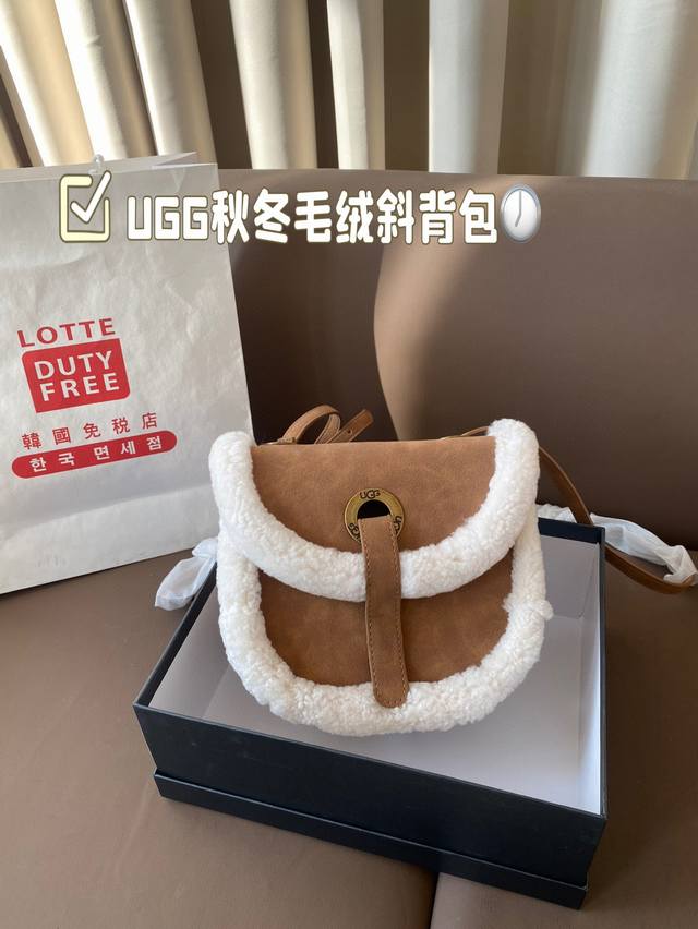 配盒子 Ugg包秋冬新款超萌超可爱 颜色软萌 暖色系看上去就很治愈~太可爱了一眼动心软糯软糯秋冬百搭 搭配毛衣或者一些毛毛元素的衣服简直软妹到飞起 秋冬谁也拒绝
