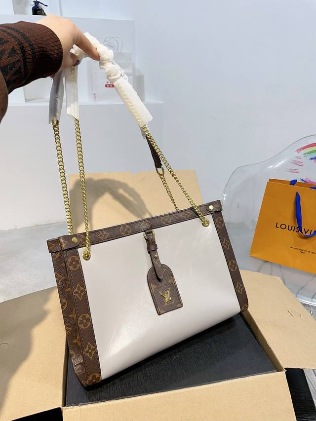 折叠盒 L家中古老花腋下包 今年要问什么包最火那腋下包必须有个位置 Vintage 中古老花款 中古包都是非常经典的包包 不仅款式特别且不怕烂大街 是禁得起时间