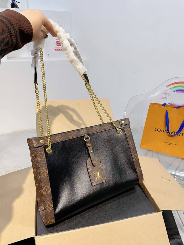 折叠盒 L家中古老花腋下包 今年要问什么包最火那腋下包必须有个位置 Vintage 中古老花款 中古包都是非常经典的包包 不仅款式特别且不怕烂大街 是禁得起时间