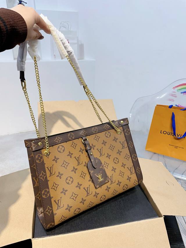 折叠盒 L家中古老花腋下包 今年要问什么包最火那腋下包必须有个位置 Vintage 中古老花款 中古包都是非常经典的包包 不仅款式特别且不怕烂大街 是禁得起时间