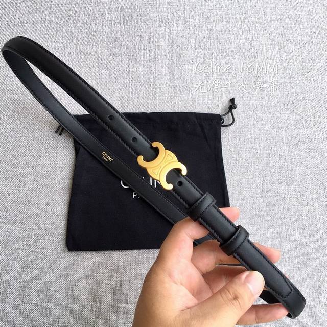 实拍 Celine赛琳凯旋门经典 对版zp开发做到跟正品一模一样 双面进口皮料 亚色款1.8宽度 一直是各大明星各大平台穿搭博主的baby。种草种草拔不掉 女生