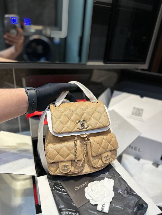 礼盒包装 香奈儿chanel23P Duma双肩包 口袋设计加上三个chanel双clogo整包很立体有型 尺寸21