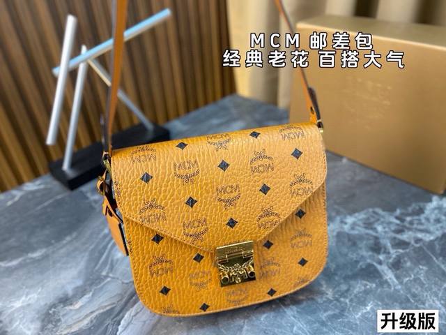 配折叠盒 升级款 Mcm经典干邑色+马鞍包的包型 包前标志性的方形金属扣和整个包身结合起来 复古又摩登 时尚又耐看 包型硬挺容量感人 明星同款一不小心就被种草 配折叠盒 升级款 Mcm经典干邑色+马鞍包的包型 包前标志性的方形金属扣和整个包身结合起来 复古又摩登 时尚又耐看 包型硬挺容量感人 明星同款一不小心就被种草