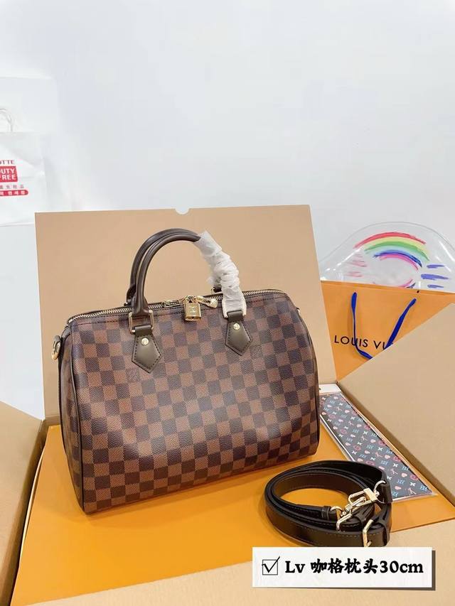配折叠礼盒 变色皮 Lv Speedy 枕头包 无论版型 内里和专柜毫无差别 真正原版复刻 内里可拆卸 火遍全球的爆款机场大包 机车女神包 明星同款 贵气而充满