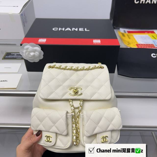 飞机盒折叠盒 Chanel 超mini 双肩背包 上新的时候看到 实物 就知道他要火了 现货供不应求 这一季度的王炸 解放双手的利器 尺寸20.5*20Cm 飞机盒折叠盒 Chanel 超mini 双肩背包 上新的时候看到 实物 就知道他要火了 现货供不应求 这一季度的王炸 解放双手的利器 尺寸20.5*20Cm