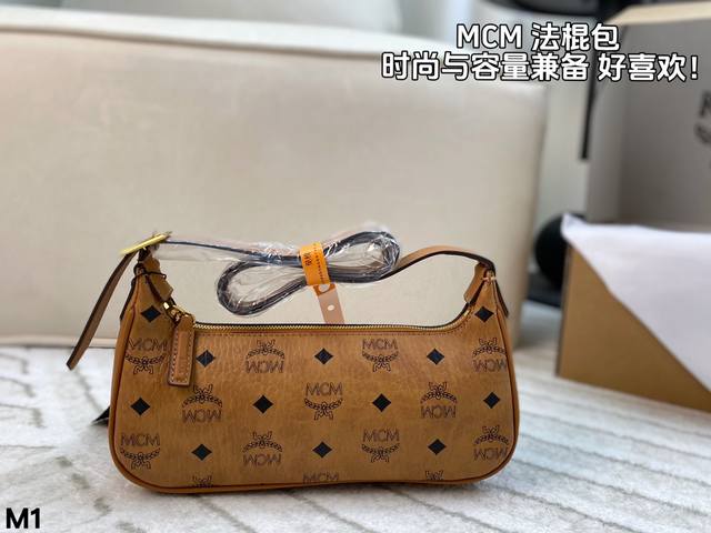配盒 Mcm新款法棍包 外形非常纤细修长 设计巧妙的肩带 可随时将手袋在斜挎包和腋下包之前切换 一整个极简优雅风~尺寸：26*11