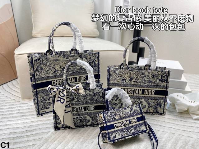 配盒 Dior Book Tote 动物园系列购物袋 立体刺绣 凹凸有致 浓厚的复古艺术气息简直是行走的艺术品 超大容量更是吹爆它 特别适合想把整个家带出门的姑