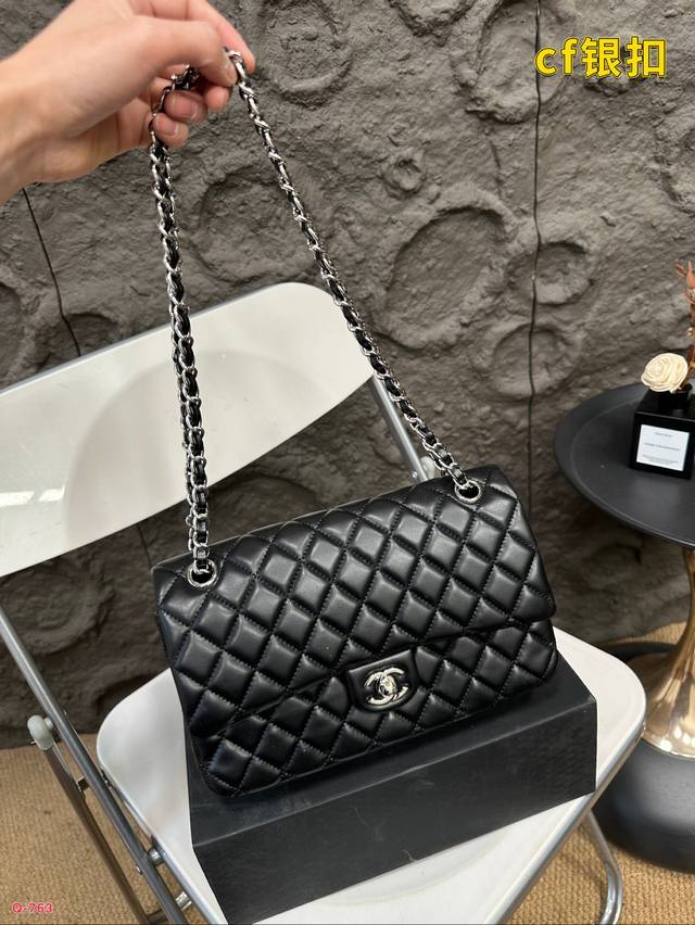 配全套包装 Chanel香奈儿cf翻盖链条包 银扣羊皮纹面料cf 复古穿搭 复古氛围感瞬间拉满 可盐可甜 尺寸：25.16Cm