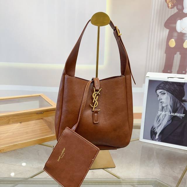 礼盒 圣罗兰ysl 复刻版 Le5A7水桶包 实用又时髦是日常搭配率蛮高的单品 La~ 尺寸：20×19 Dj