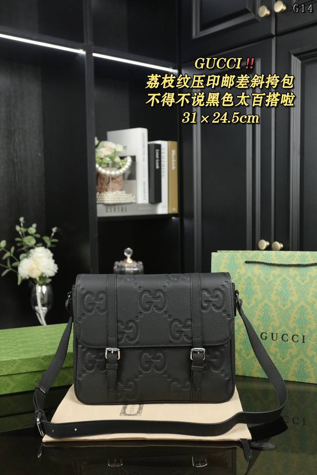 配盒 Gucci古驰 荔枝纹 压印 邮差包单肩斜挎包 公文差包独特的艺术气息 颜值高男女皆可的款式 背不腻的百搭包包 不得不说黑色太好百搭了 就这么随便一背都好
