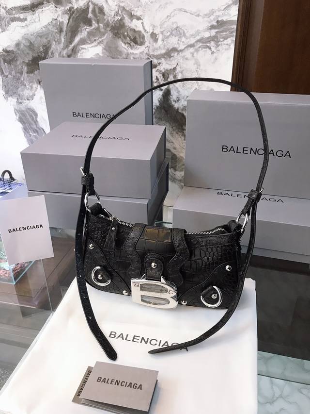 巴黎世家蟒蛇纹 鳄鱼纹牛皮拼接 加持 背出了巴黎世家街头风essex小号包包太迷人啦 鸵鸟纹尺寸27*13