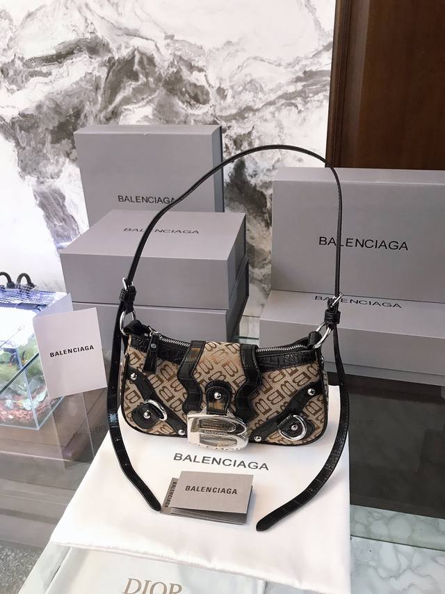 巴黎世家蟒蛇纹 鳄鱼纹牛皮拼接 加持 背出了巴黎世家街头风essex小号包包太迷人啦 鸵鸟纹尺寸27*13