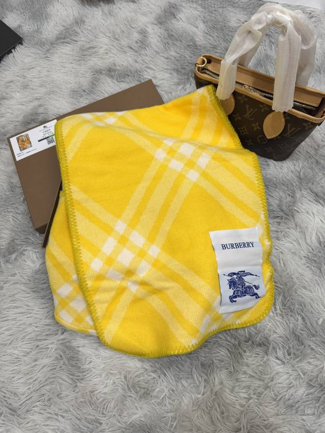 新款围巾，Burberry. 原单美物，经典爆款重磅回归高尖端巴宝莉新品 进口尼泊尔羊绒顶级刺绣围巾绝对令人尖叫的品质时尚大牌的顶尖设计款..秋冬必备的高端精品