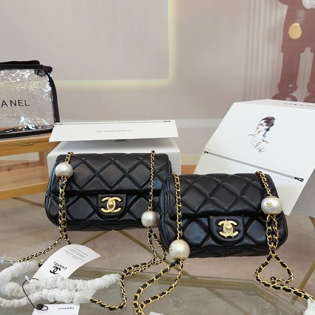 折叠盒飞机盒洗漱袋 Chanel香奈儿 小香风包 新款现货新款在链条点缀了大珍珠非常的挺阔条是双珠可调节的设计更新颖独特两个接扣装饰一样珍珠球拿在手上是很有质感