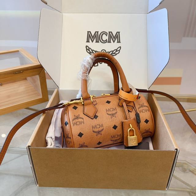 小号 配盒子 Mcm 波士顿枕头包 干干净净 搭配休闲风的穿搭 舒适又有活力 尺寸18.11 Am