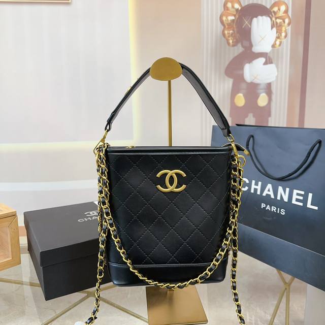 礼盒 香奈儿chanel水桶包 手感超级好 原版五金 超级大牌 人手必备，明星热捧，精匠之作 尺寸18.9.22 T