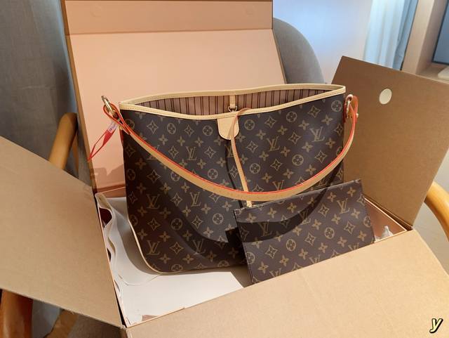 Lv 路易威登 中古托特包 Delightful Pm购物袋tote 尺寸：40×29×13 礼盒包装飞机箱