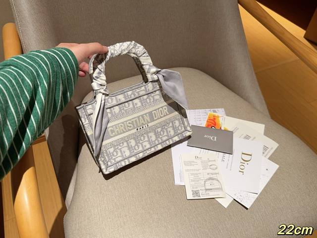 配送丝巾 Dior迪奥 迷你托特包mini Tote Book Tote 茹伊灰色字母印花刺绣提花 尺寸22Cm 礼盒包装