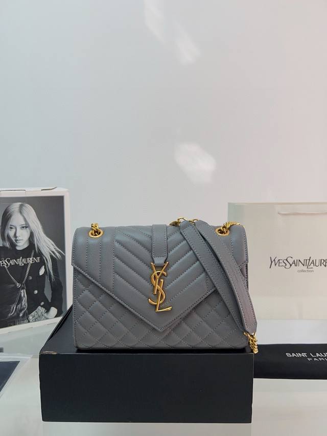 全套包装 Size：24*17Cm 圣罗兰ysl鱼子酱信封包 Lenvelope 信封包 经典包包推荐哦！