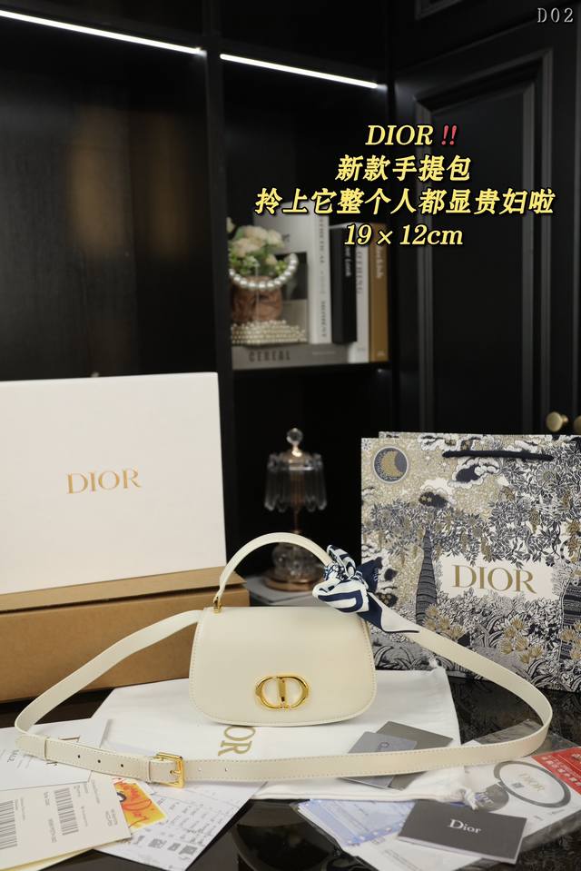 配全套礼盒 Dior迪奥 30 Montaigne Avenue Top Handle 单肩斜挎手提包 又是被 Dior美哭的一天~ Dior这一季的新品真的太