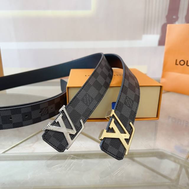 全套包装手提袋 钢扣 自动扣 Lv 2024新款 正品规划.复古扣腰带双面原版牛皮 明星同款。带身logo齐全 可与专柜对比。送礼自用首选。 全套包装手提袋 钢扣 自动扣 Lv 2024新款 正品规划.复古扣腰带双面原版牛皮 明星同款。带身logo齐全 可与专柜对比。送礼自用首选。