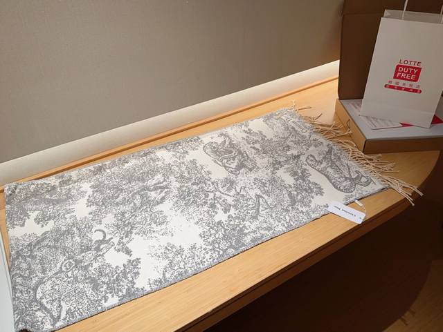 迪奥dior 秋冬羊绒混纺围巾 尺寸 ×1 配送礼盒手提袋