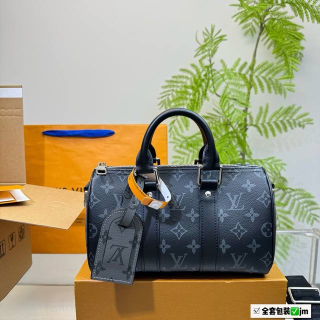 全套包装 Lvkeepall枕头包 新款 手提 斜挎 尺寸25*14Cm 男女通用哦