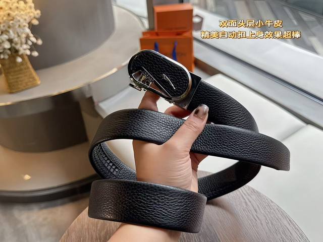 送礼首选捷豹最新款自动扣 头层牛皮经典花纹 火爆全网 好货上手就知超级时尚款式的自动扣。让你走到哪里都是焦点。设计独特，穿戴更舒适大气，品质非常好，高端客户入手