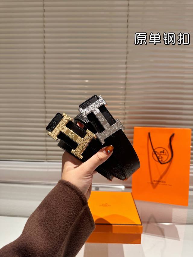 钢扣 高版本！腰带爱马仕牛皮皮带～热门款 男女通用皮带里面最火的版本啦～质量很好 全套包装！五金绝对不褪色 皮带头和专柜一样的哦～ 配礼盒手提袋发票