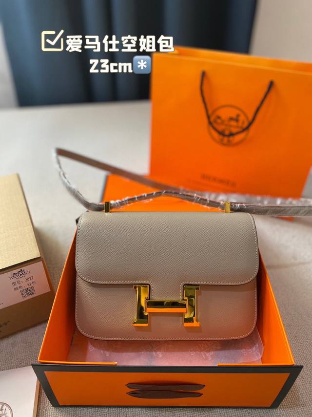 大号 爱马仕康康包swif 爱马仕空姐包， 皮料特点纹路细腻平滑手感非常好 显色度高，颜色选择比较多。 尺寸23*17
