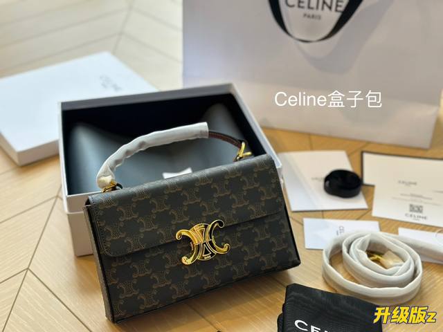配盒 钟爱各种老花盒子的包 之前看到宣传图就对celine这款老花盒子无比期待 165的个子上身肩带无比友好不用调的长度就是刚刚好喜欢手提十足的时髦复古感25C