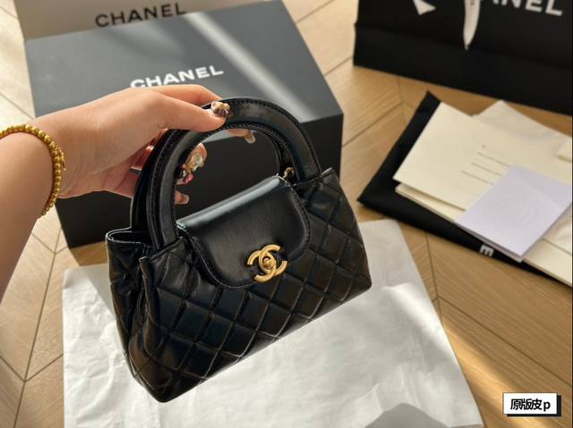 全套包装 Size：19*12Cm 小香家23K Kelly 最美的23K，太好看了！ 想要马上滴滴sa的冲动 新包真的超香哦！