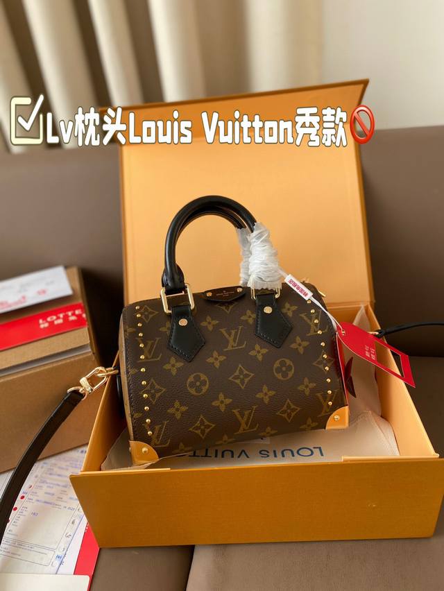 配折叠盒子 Lv枕头这一季louis Vuitton秀款 Lv2025早春系列]酷黑皮革与小巧老花时尚达人们，准备好迎接lv2025早春系列了吗这一季louis